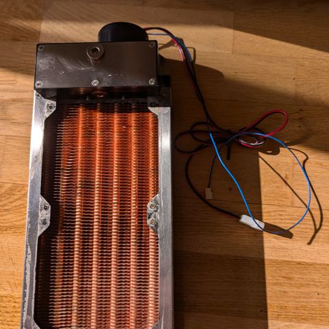 Aquacomputer Copper Radiator med pumpe