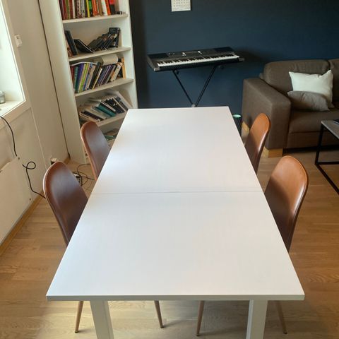 Spisebord- og stoler