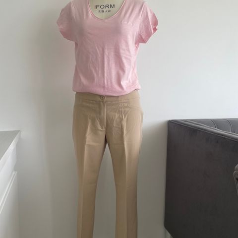 Beige klassisk chinos fra det spanske merket Festa. M/L