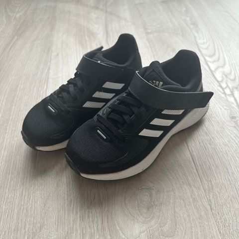 Adidas sneakers str 29