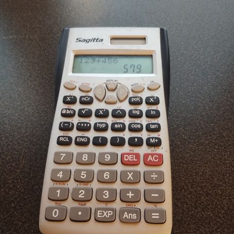 Pent brukt kalkulator selges rimelig
