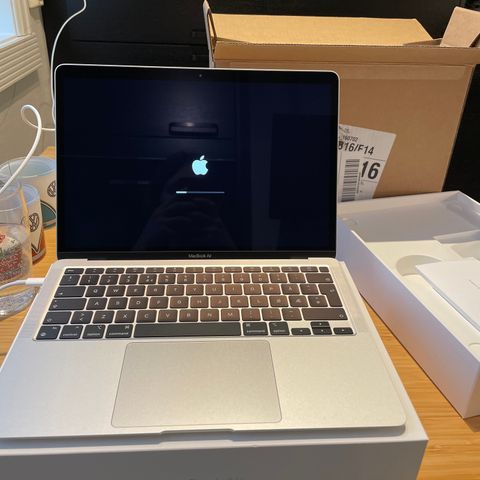 13" MacBook Air med M1-chip – sølv