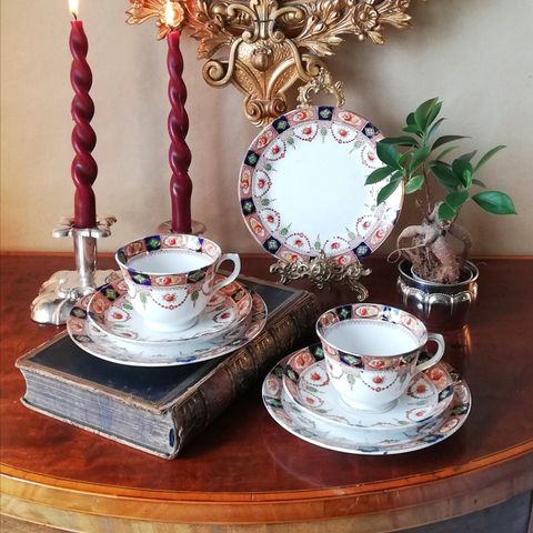 Nydelige vintage engelske IMARI kopper /triosett i empirestil, håndmalt porselen