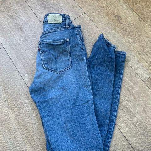 Levis jeans