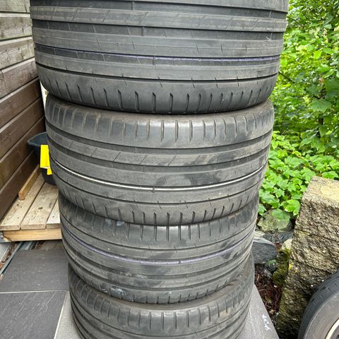 Nokian 295/40-20