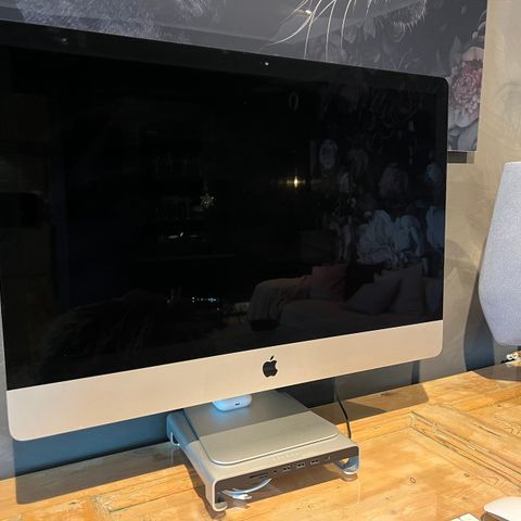 iMac 27” 5K MRR02H/A + Monitor stand