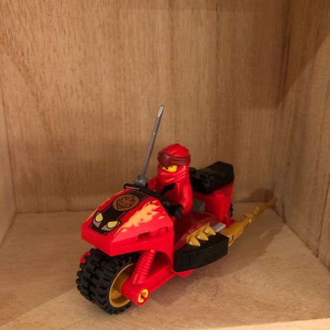 Lego Ninjago motorsykkel og minifigur (hentes/sendes)