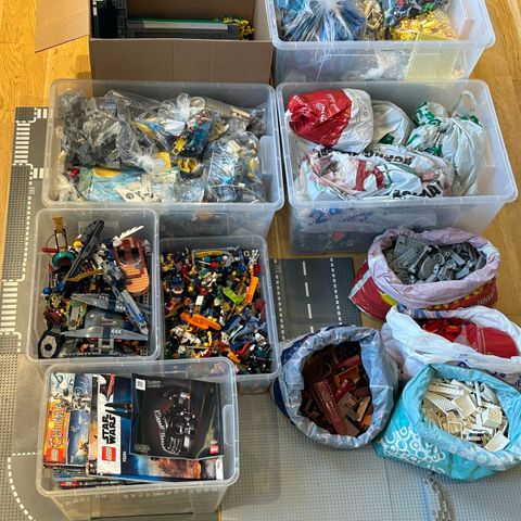 Gigantisk Lego samling - Sortert på modeller og farger - Kom med bud!