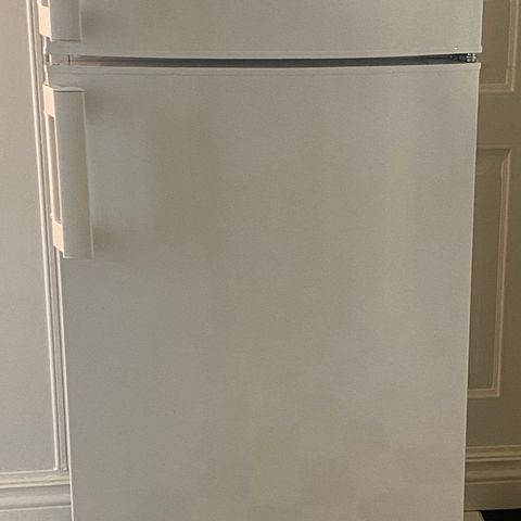 Pent brukt kjøleskap med fryser - merke Electrolux-