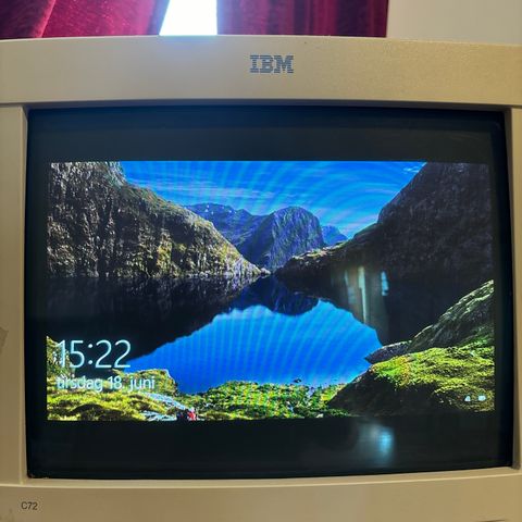 IBM CRT skjerm