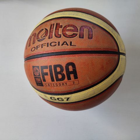 Molten GG7 Basketball