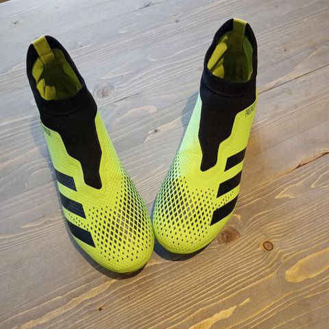 Adidas Predator demonscale str.9 (UK)