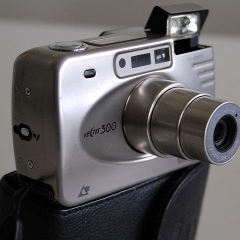 Minolta Vectis 300 IX Date APS Point n Shoot Analog kamera,Zoom 24-70mm,etui