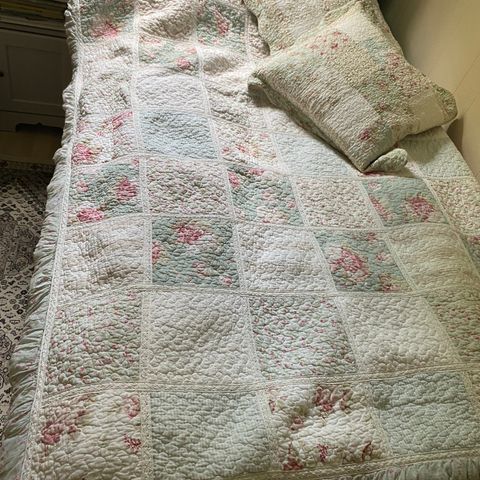 Vintage sengeteppe til dobbeltseng. Reservert