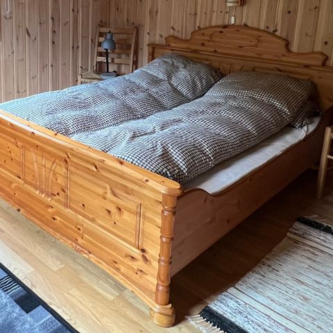 Dobbelseng (150x200)  med 2 Wonderland madrasser og sengebunneri