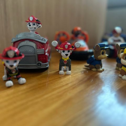 Paw Patrol biler og figurer