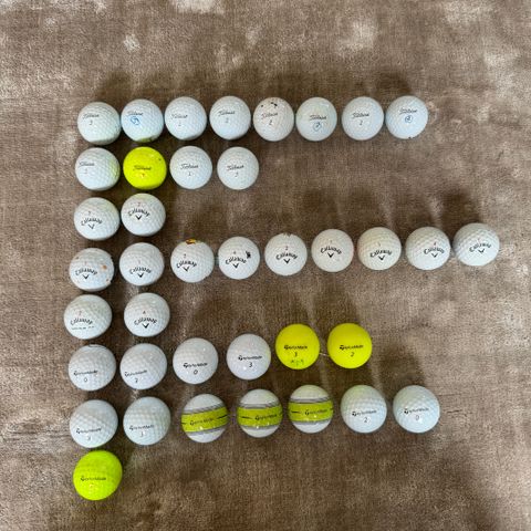 Diverse brukte golfballer