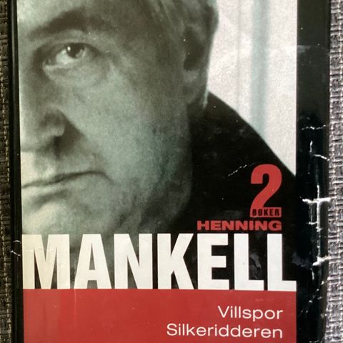 HENNING MANKELL-2 bøker i 1 bok «VILLSPOR»«SILKERIDDEREN»2003. 745 sider.