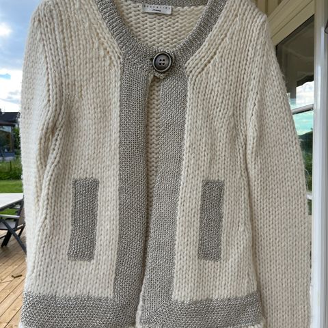 Strikket jakke / cardigan fra Essentiel