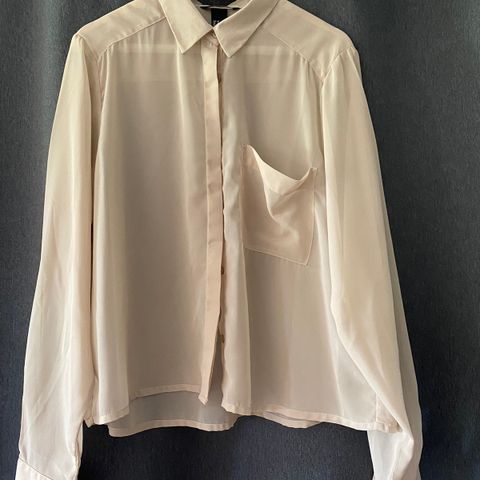 Beige bluse i chiffon