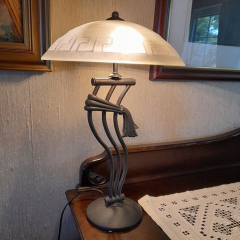 Klassisk og dekorativ bordlampe