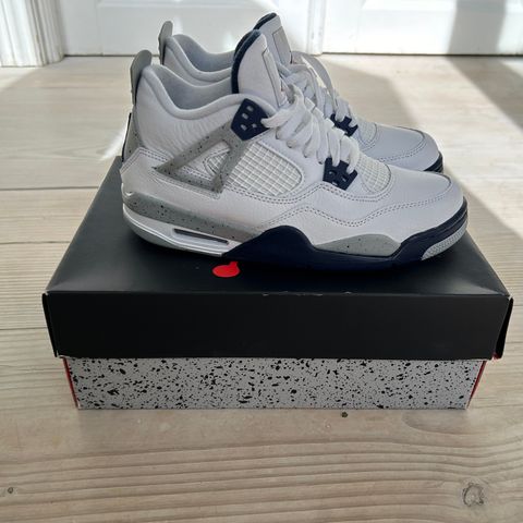 Air Jordan 4 Retro Midnight Navy str. 40