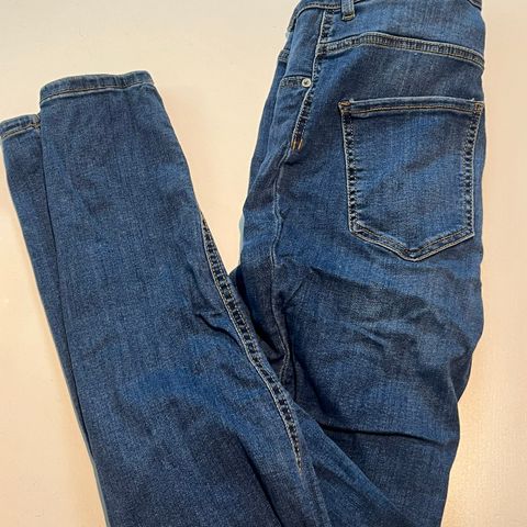 Molly highwaist jeans str L fra ginatricot