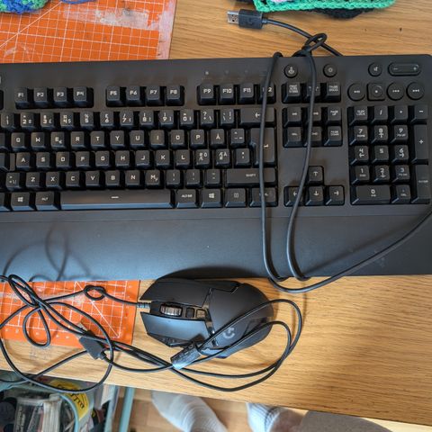 Logitech gaming mus og tastatur