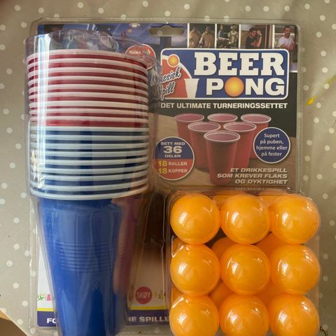 Beer Pong / Øl pong sett m. kopper og baller