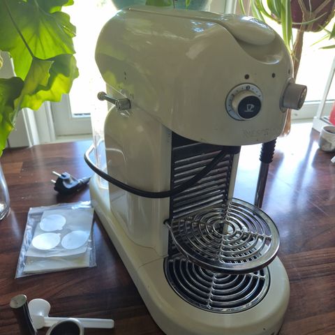 Nespresso maestria kaffemaskin med utstyr
