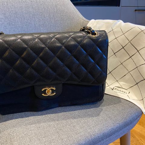 Chanel classic jumbo double flap bag