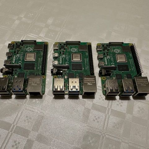 3x Raspberry Pi 4 Model B, 8GB RAM