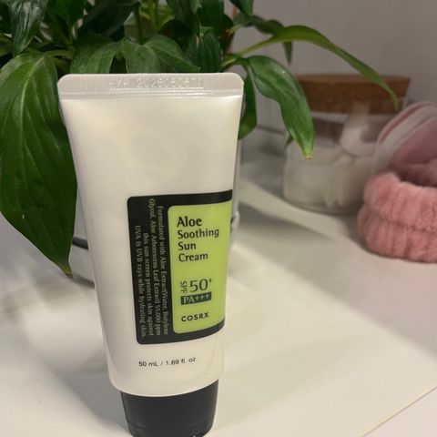 Aloe Soothing Suncream SPF 50+ fra COSRX