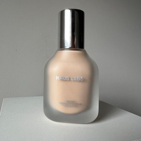 Haus Labs foundation 110 Light neutral