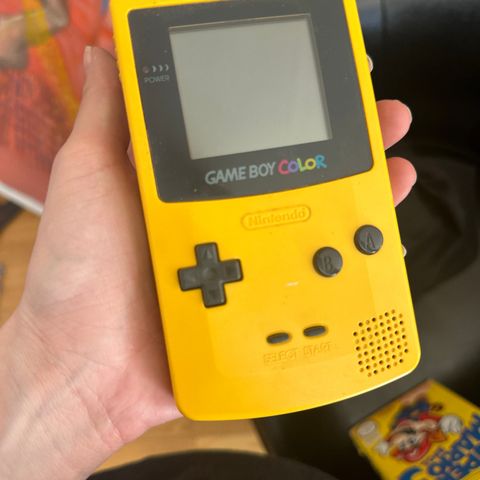 NINTENDO COLOR YELLOW