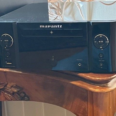 Marantz M-CR610 med to TANNOY V1i høyttaler