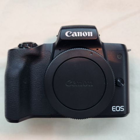 Canon EOS M50