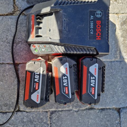 3 stk Bosch 4.0Ah batteri med lader