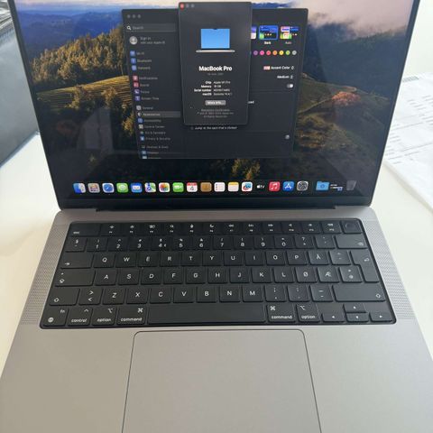 MacBook Pro M1 2021 (HELT NYTT BATTERI OG TASTATUR)