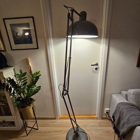 XXL gulv lampe fra Kremmerhuset