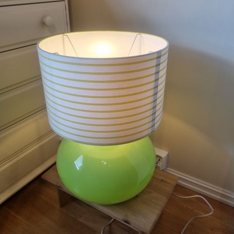 Grønn retro lampe i glass fra IKEA