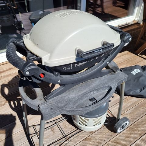 Weber Q 100 med stativ og trekk