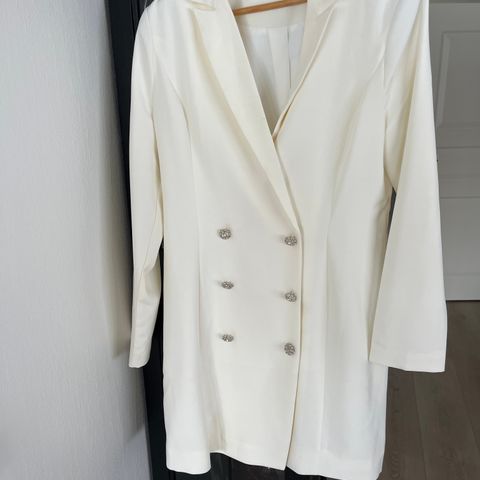 Blazer kjole fra Gina tricot. Brukt en gang