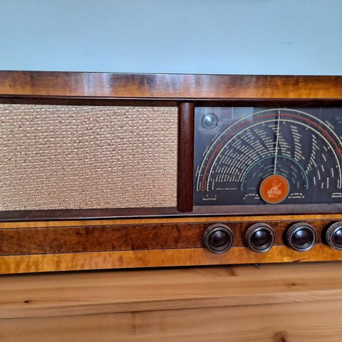 Høvding olympia radio selges