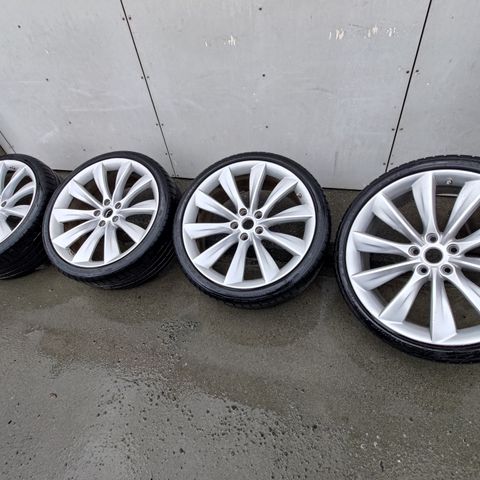 Tesla 21" Tesla turbine felger med Hankook Ventus S1 Evo 3 sommmerdekk og TPMS