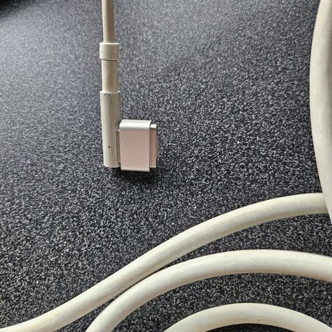 2 stk Apple MagSafe ladere selges