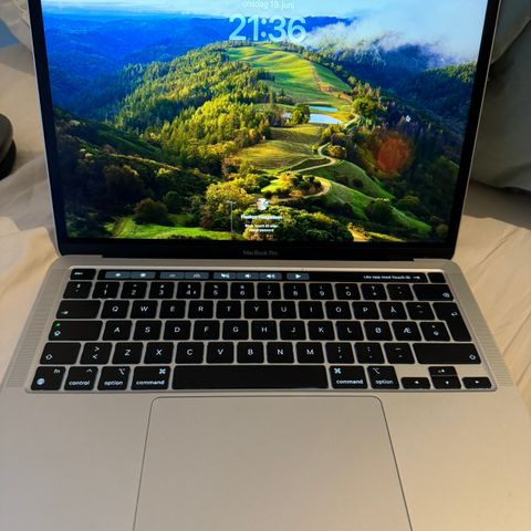MacBook Pro 13 (2022) 256GB (sølv)