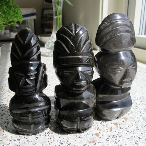 3 Toltek  Statuer