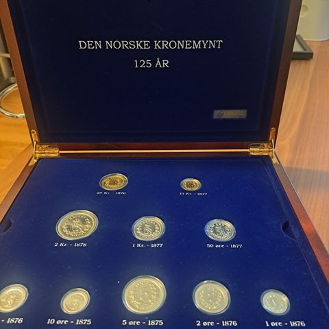 Skrin med "den norske kronemynt 125 år"