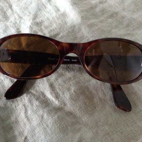 Persol solbriller for dame. Aldri brukt. Kvalitet fra Italia.